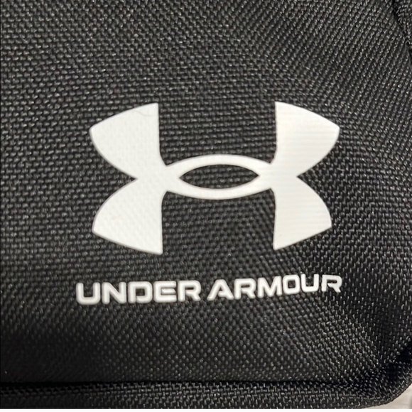 Under Armour Crossbody / Belt Bag Black or Gray - Picture 10 of 13